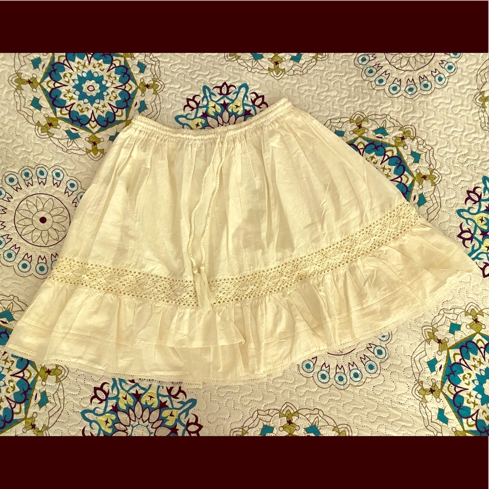 Ann Taylor Mid Length Cream Skirt Size XS